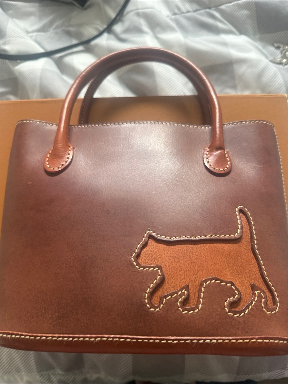 Great Condition Leather Genten Cat Purse magnet cover for top